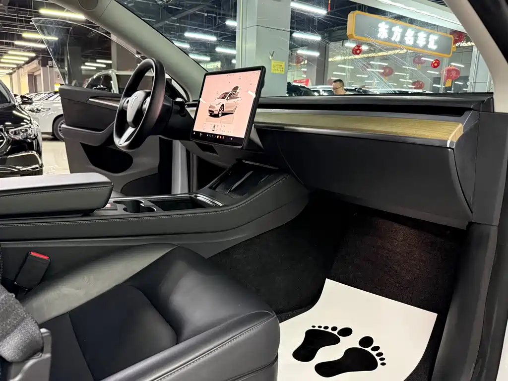 Tesla Model Y 2023 — фото 16