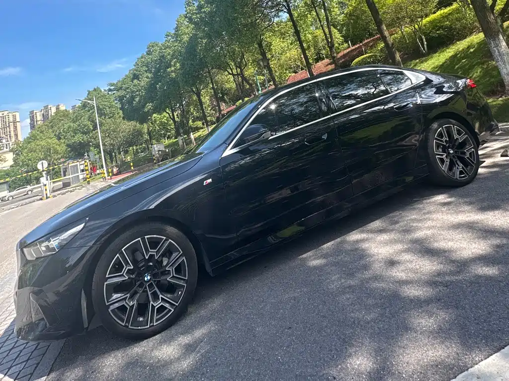 BMW 5 Series 2025