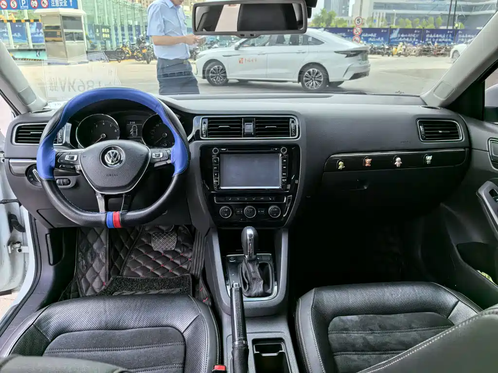 Volkswagen Sagitar 2016