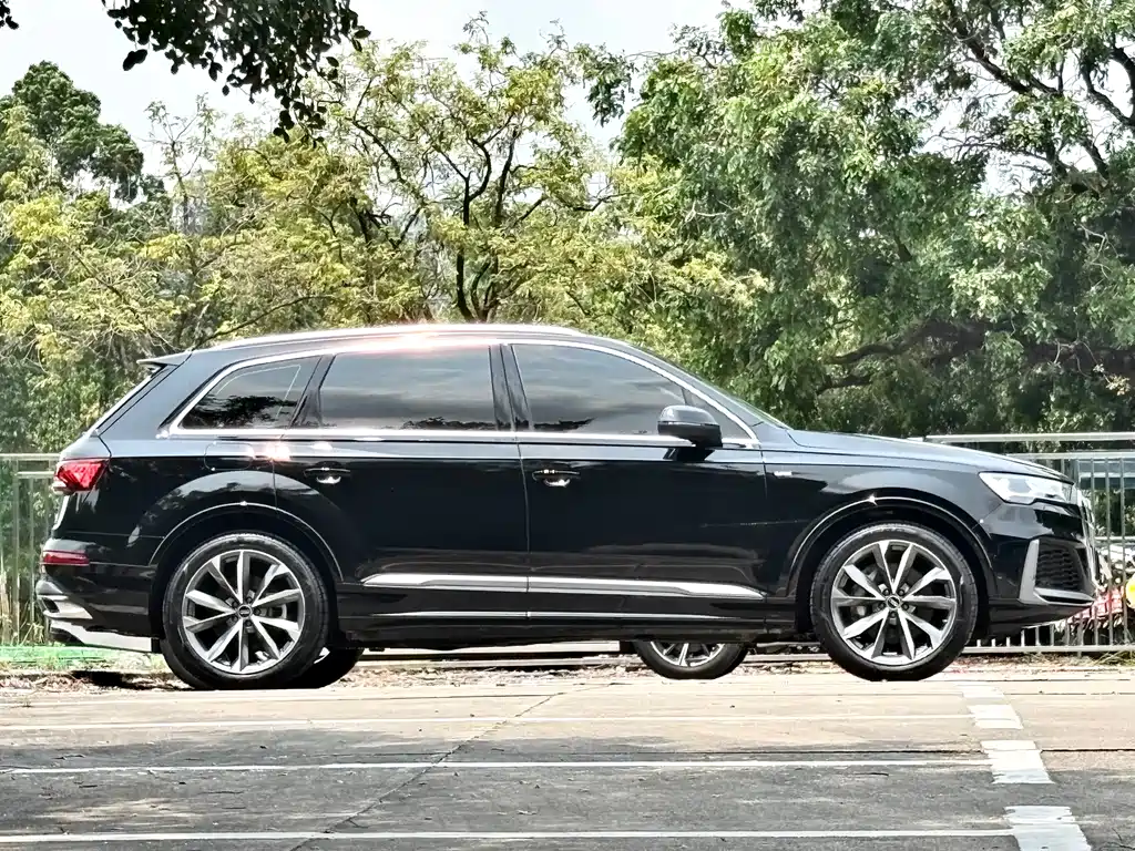 Audi Q7 2023 — фото 23