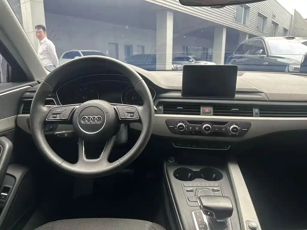 Audi A4L 2018