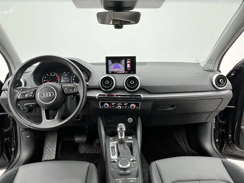 Audi Q2L 2023 — фото 14