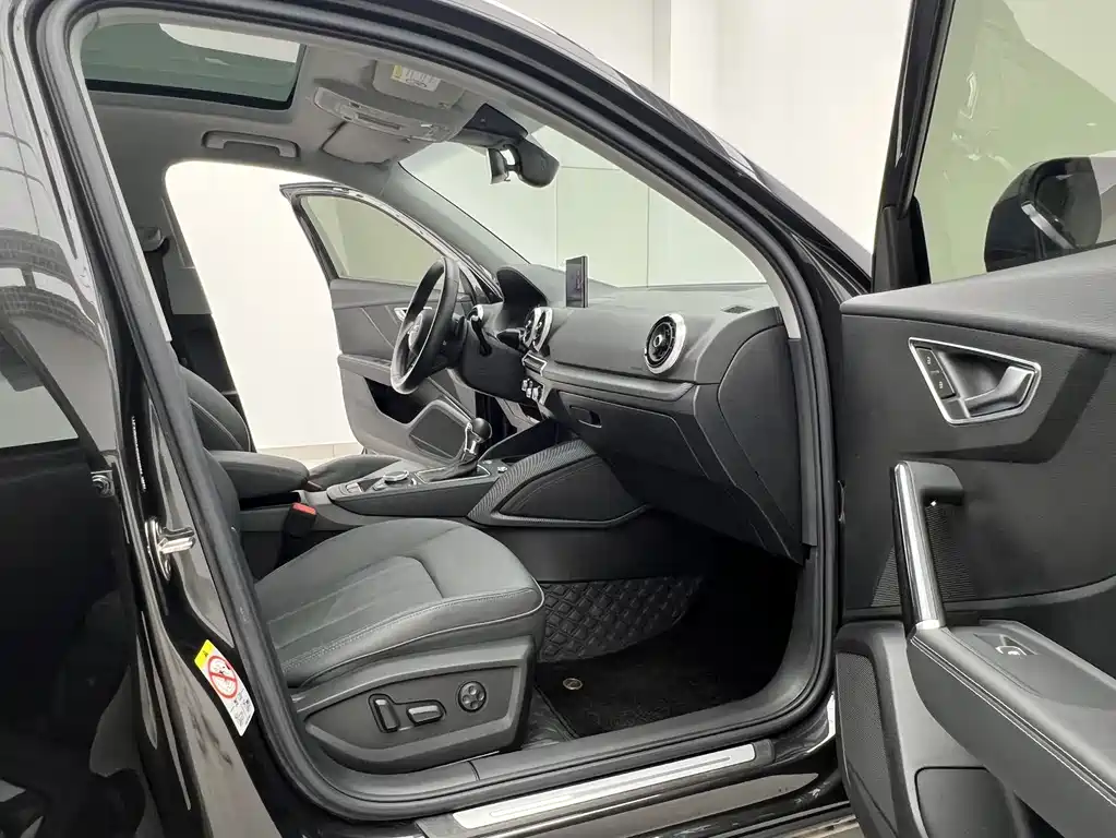 Audi Q2L 2023 — фото 20