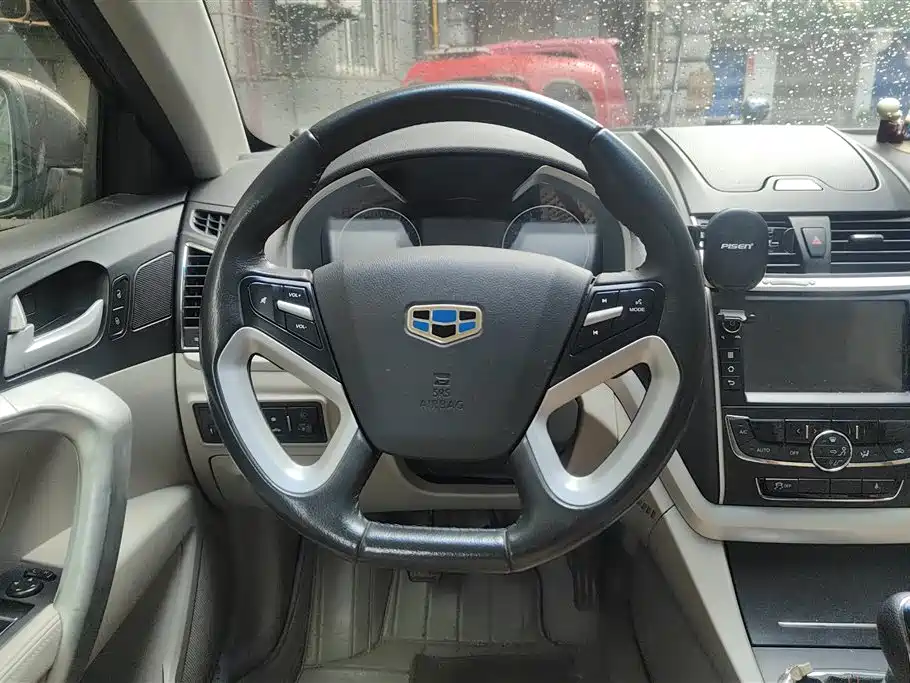Geely Emgrand 2016 — фото 15