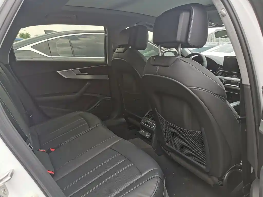 Audi A4L 2021
