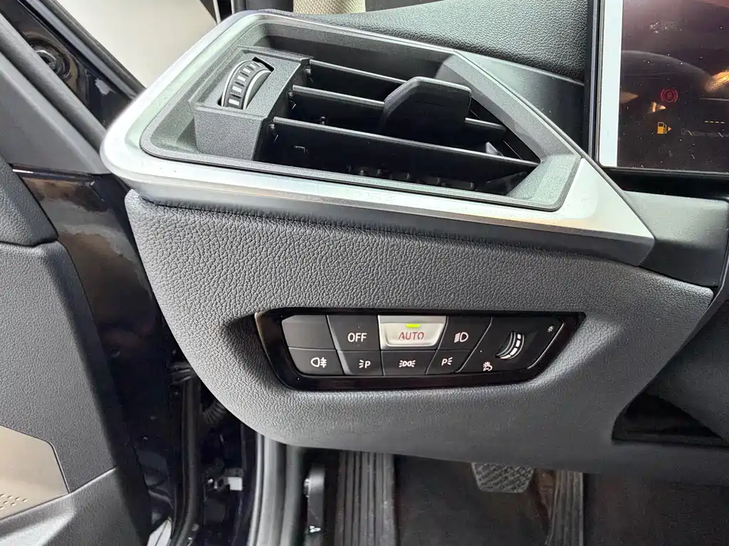 BMW 3 Series 2023 — фото 11