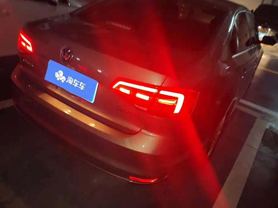 Volkswagen Sagitar 2015