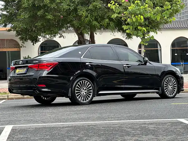 Toyota Crown 2018