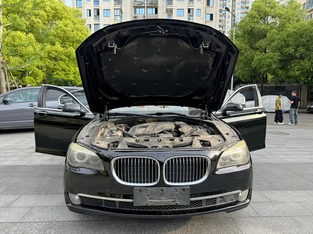 BMW 7 Series 2011 — фото 17