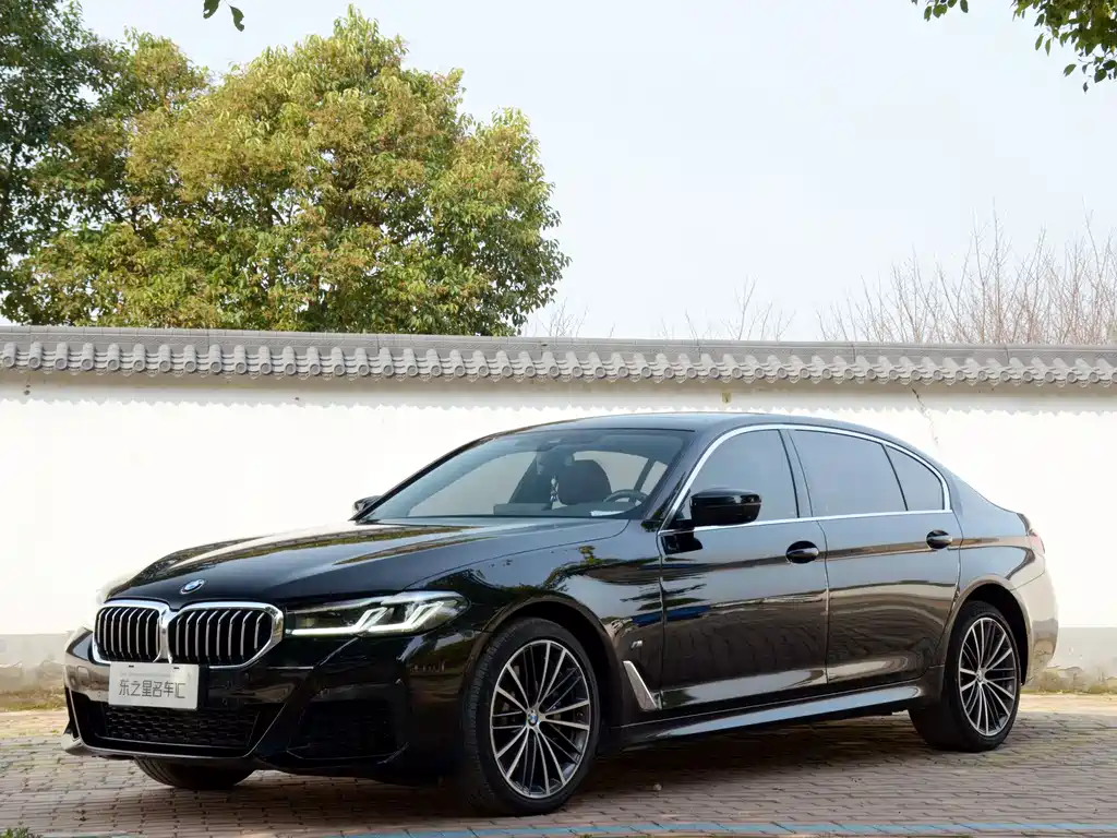 BMW 5 Series 2021 — фото 1