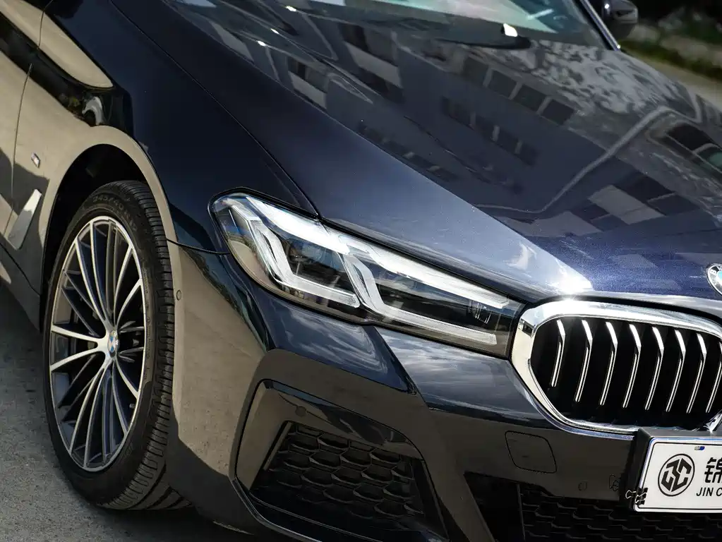 BMW 5 Series 2023 — фото 10