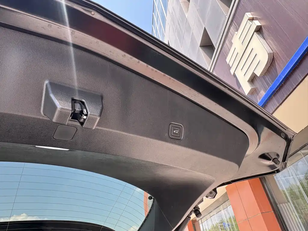 Cadillac XT5 2025 — фото 13
