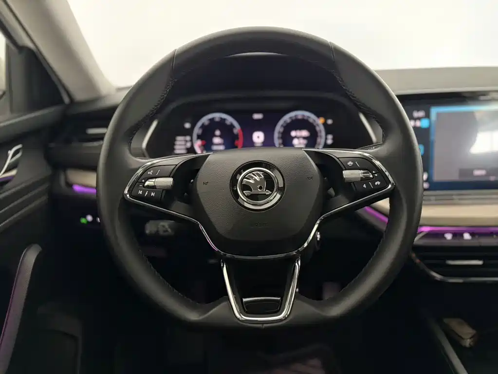 Skoda Octavia 2023 — фото 9