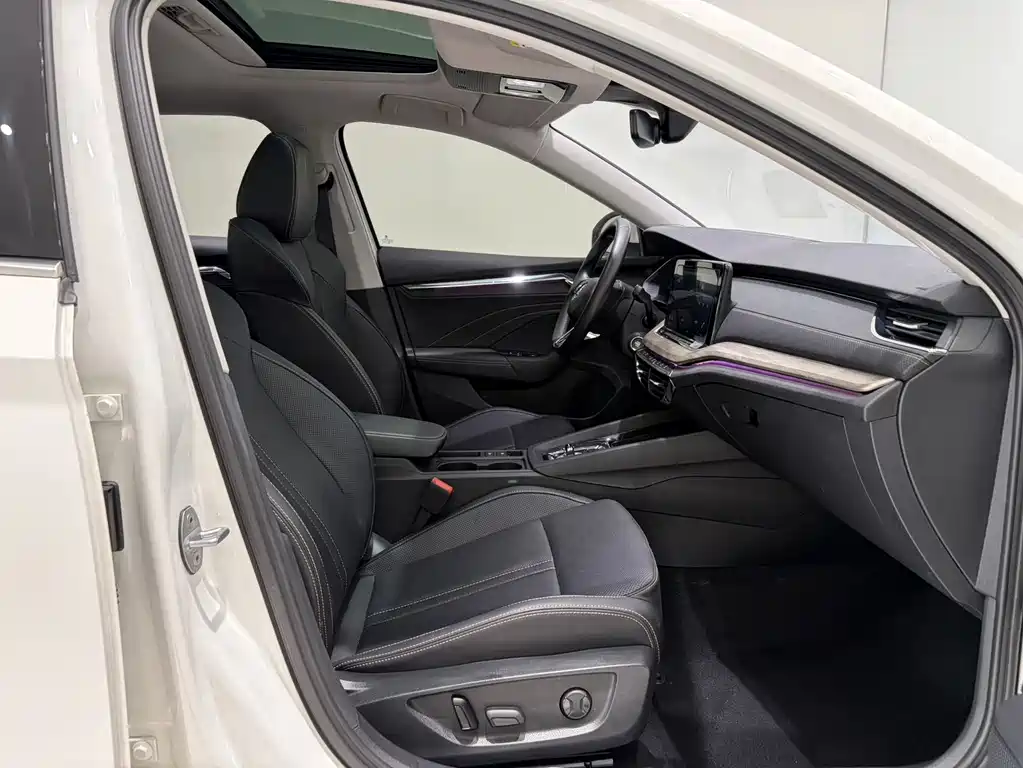 Skoda Octavia 2023 — фото 13
