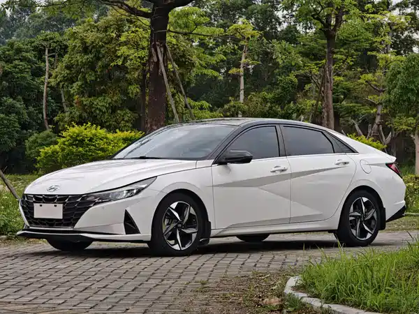Hyundai Elantra 2022