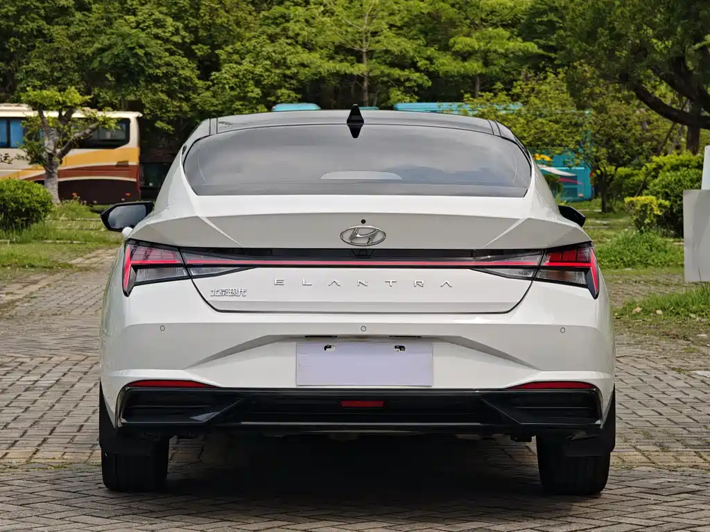 Hyundai Elantra 2022 — фото 18