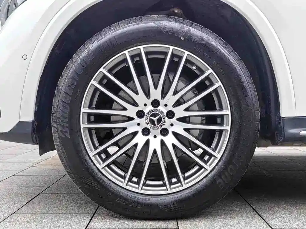 Mercedes-Benz GLC 2023