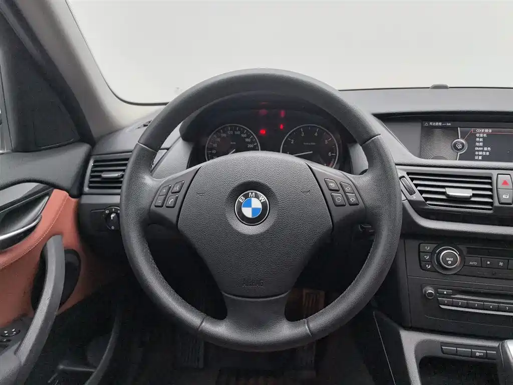 BMW X1 2012 — фото 11
