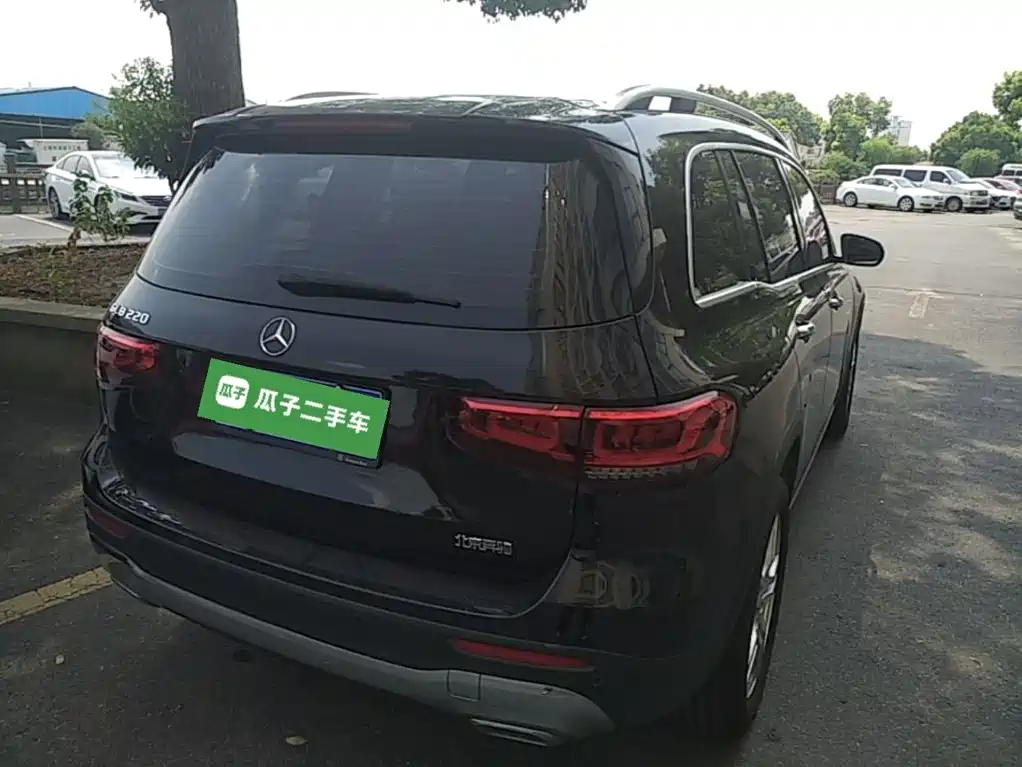 Mercedes-Benz GLB 2023