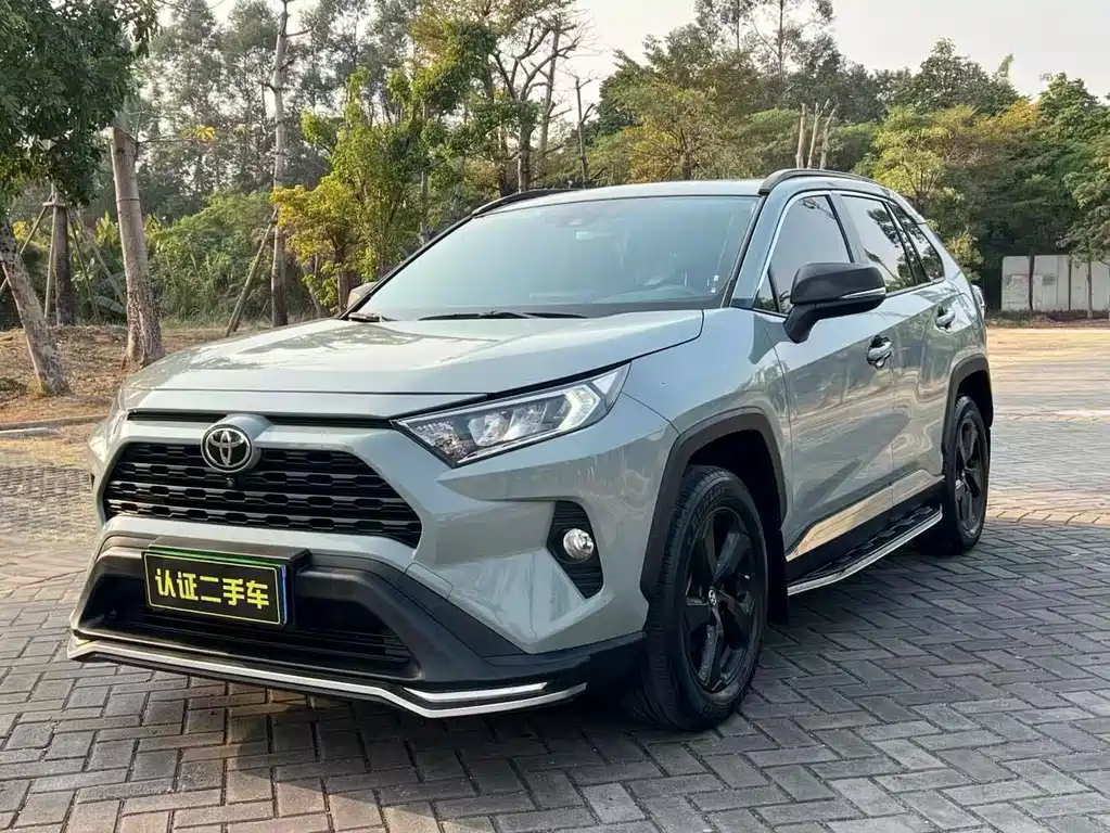Toyota RAV4 2020 — фото 1
