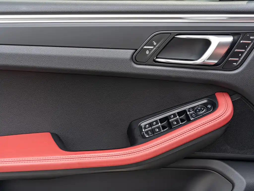 Porsche Macan 2018 — фото 16