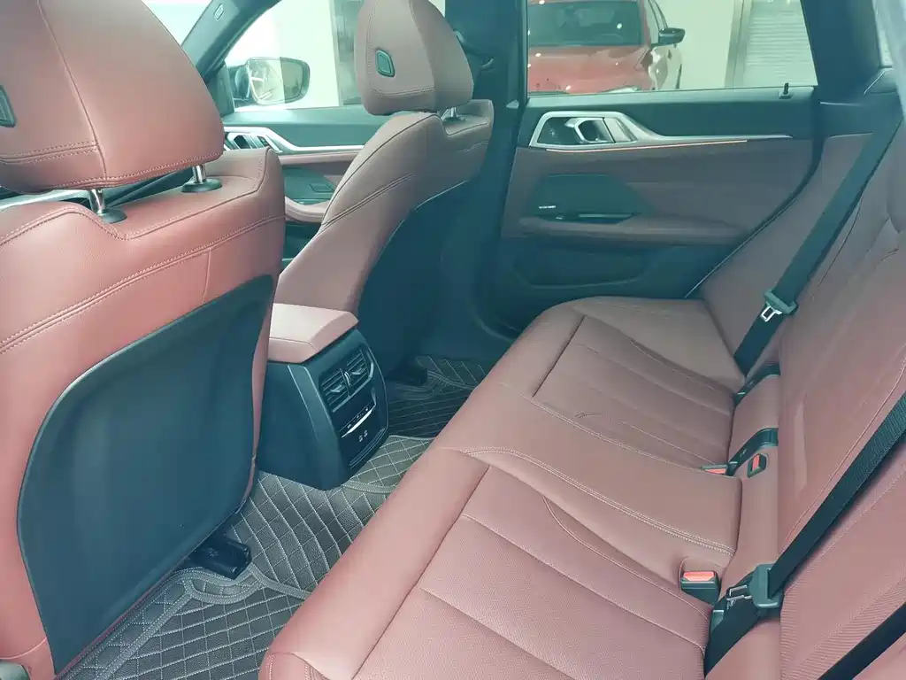 BMW 4 Series 2025 — фото 11