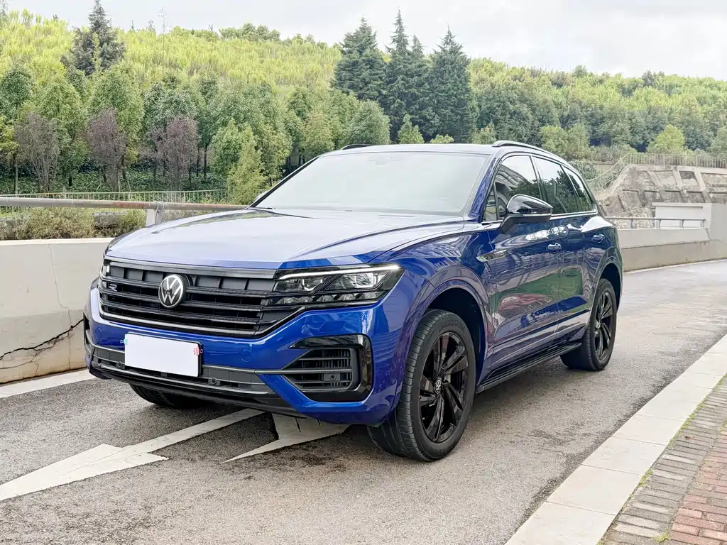 Volkswagen Touareg 2022 — фото 1
