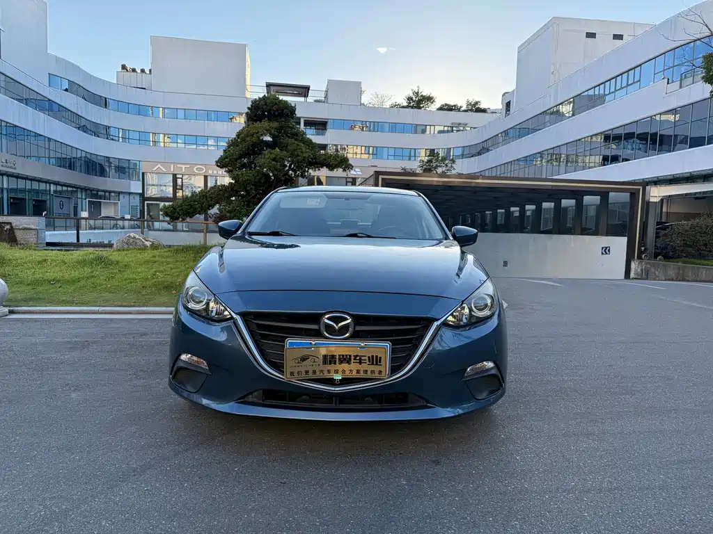 Mazda 3 Axela 2015