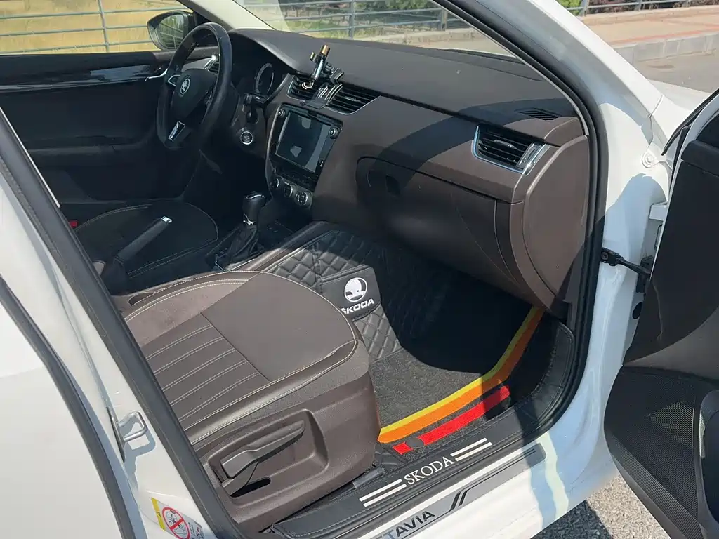Skoda Octavia 2018 — фото 25