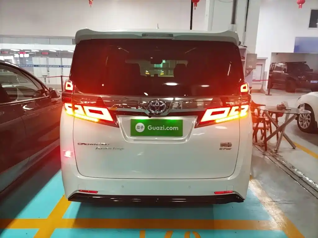 Toyota Vellfire 2022 — фото 6