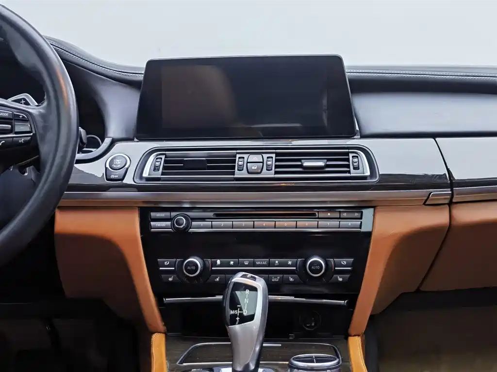 BMW 7 Series 2014 — фото 12