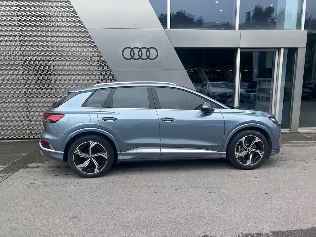 Audi Q4 e-tron 2023 — фото 3