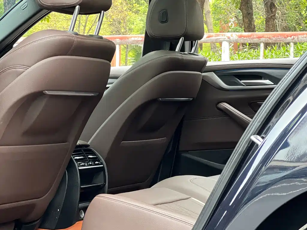 BMW 5 Series New Energy 2021 — фото 12