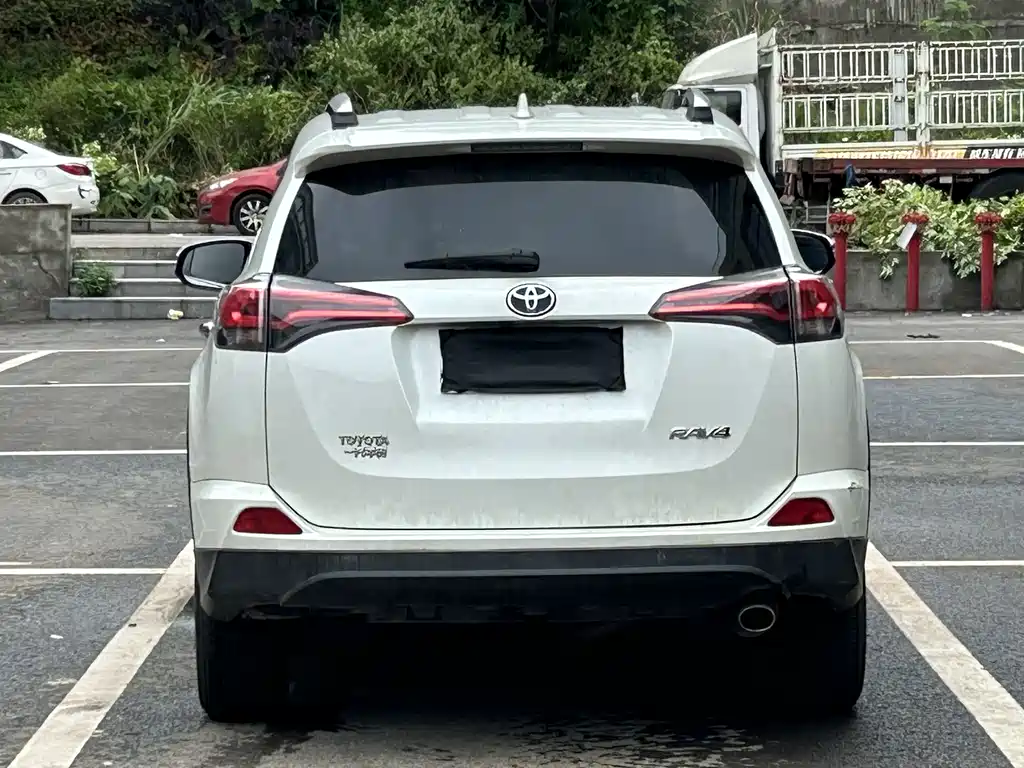 Toyota RAV4 2019 — фото 5