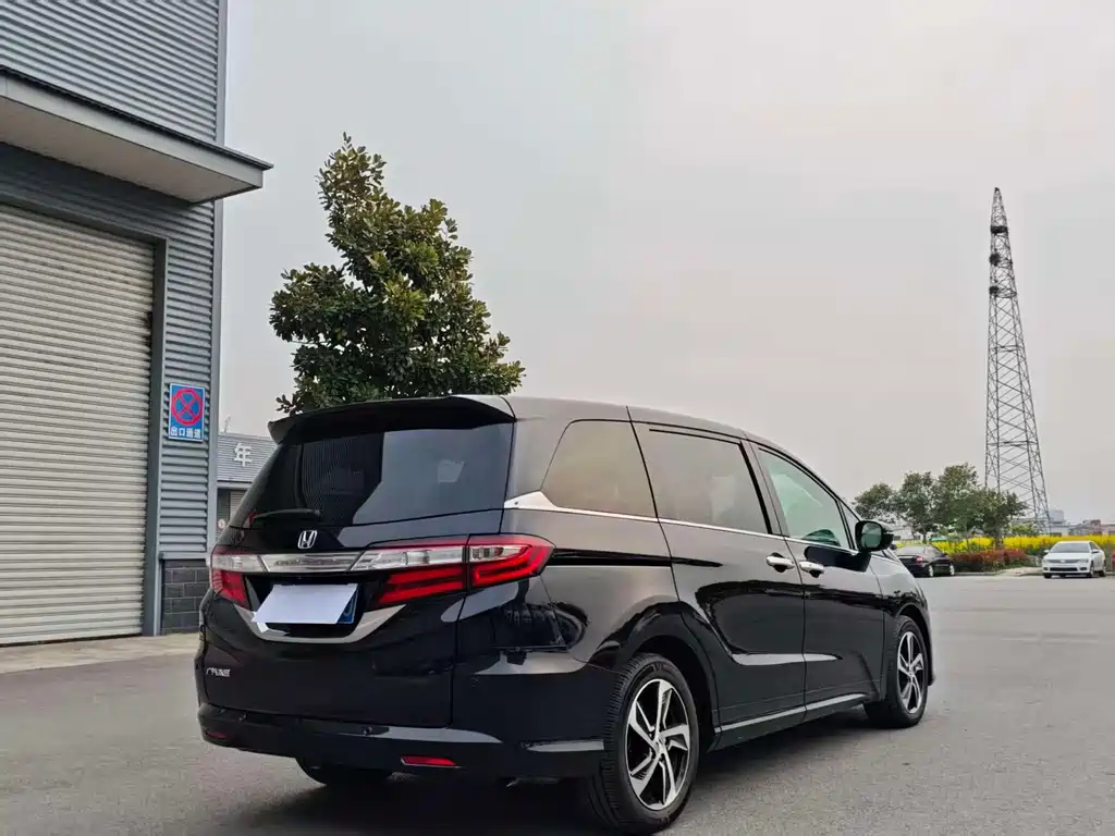 Honda Odyssey 2017 — фото 10