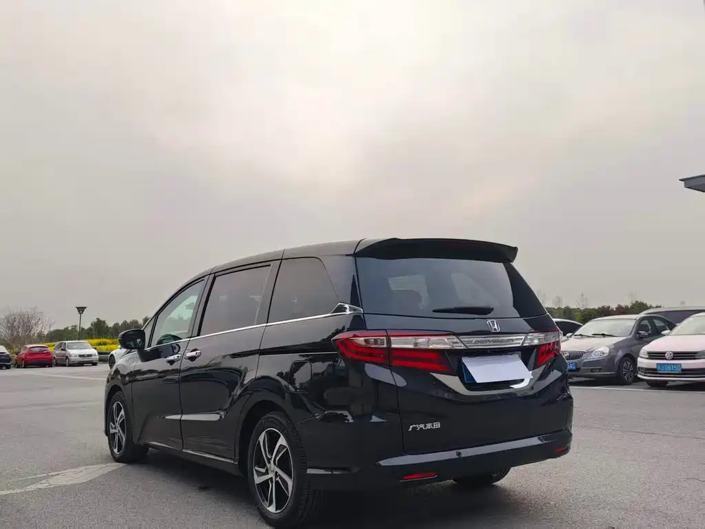 Honda Odyssey 2017 — фото 9