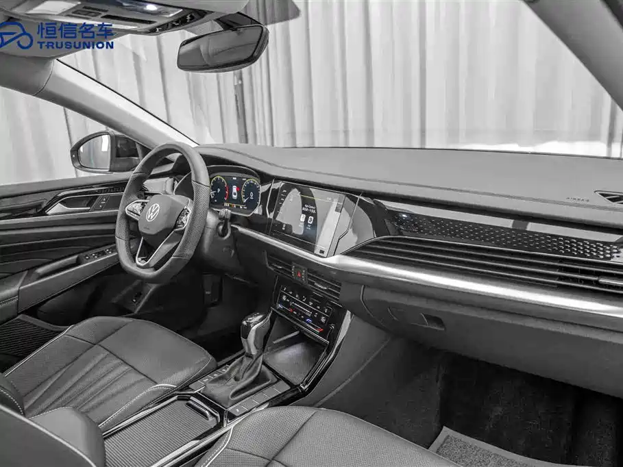 Volkswagen Passat 2024 — фото 14