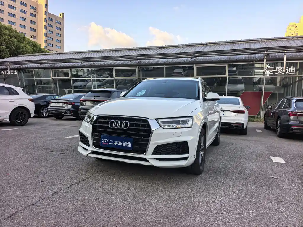 Audi Q3 2019 — фото 1