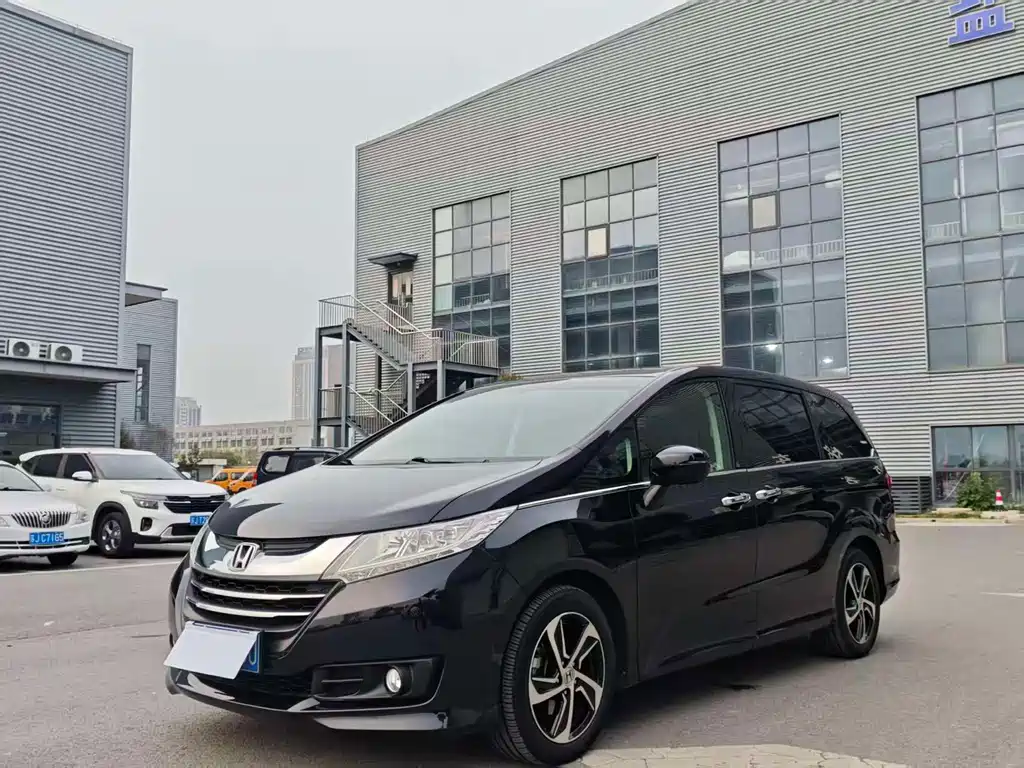 Honda Odyssey 2017 — фото 1