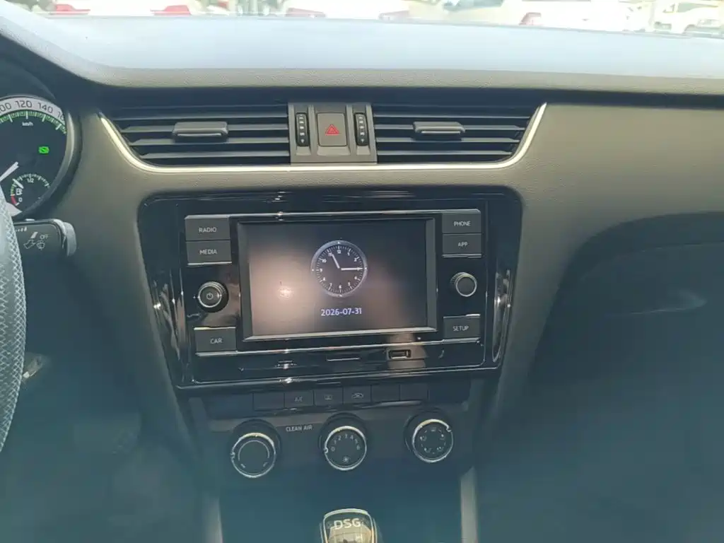 Skoda Octavia 2018 — фото 13