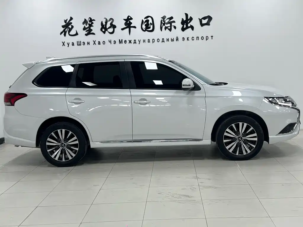 Mitsubishi Outlander 2022 — фото 4