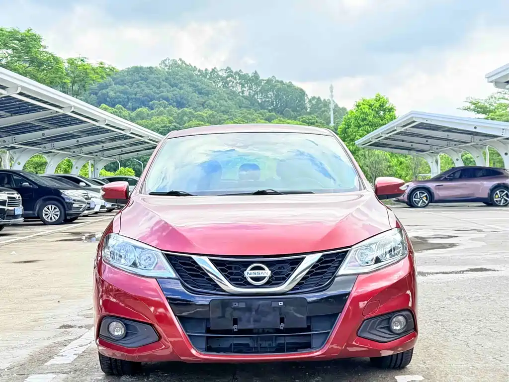 Nissan Tiida 2017 — фото 2