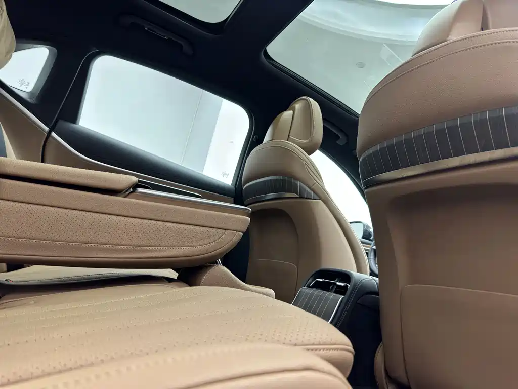 Mercedes-Benz E-Class 2025 — фото 14