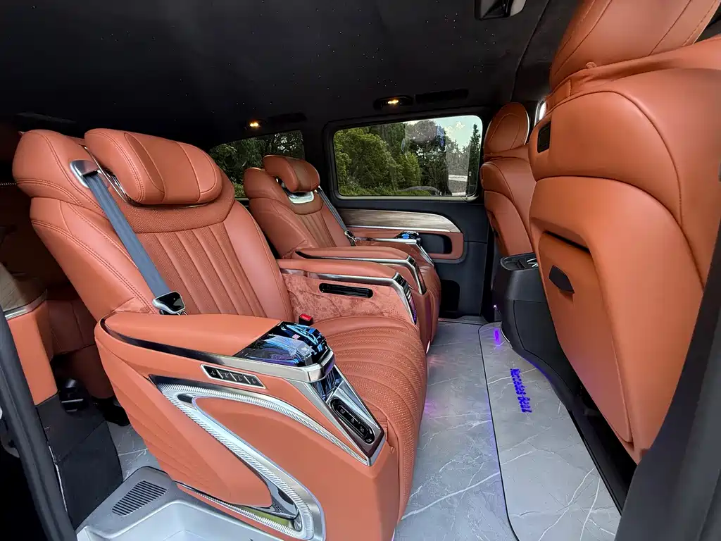 Mercedes-Benz V-Class 2025 — фото 10
