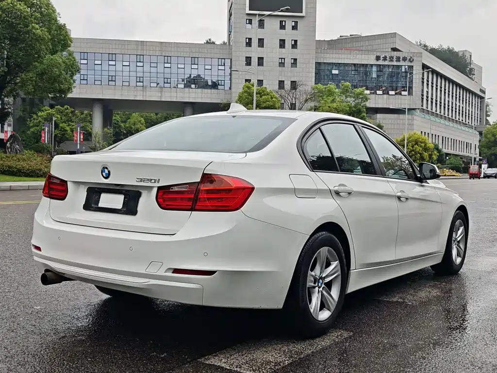BMW 3 Series 2015 — фото 12