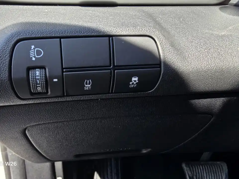Hyundai Elantra 2023 — фото 8