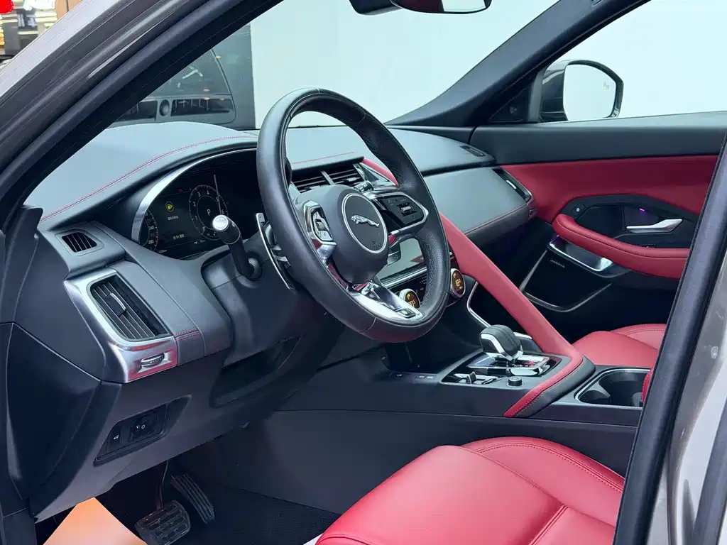 Jaguar E-PACE 2023 — фото 10