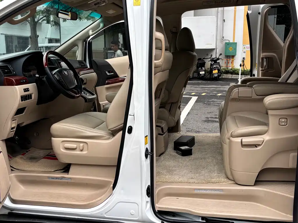Toyota Alphard 2010 — фото 10