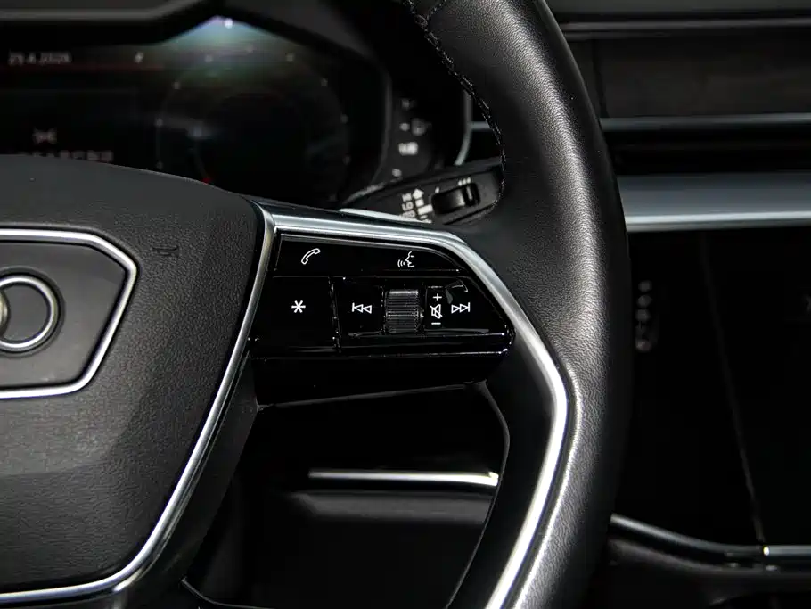 Audi A8 2024 — фото 29