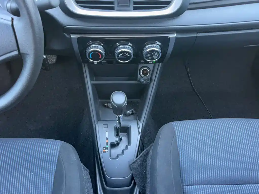 Toyota Yaris L 2017 — фото 9